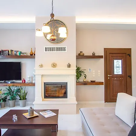 Vila Zissis & Pool 5min Drive To