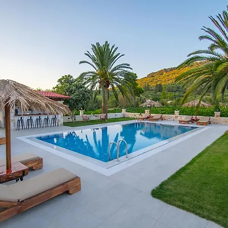 Vila Zissis & Pool 5min Drive To *