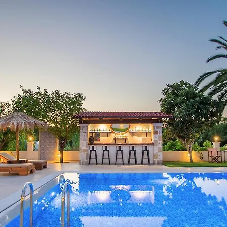 Vila Zissis & Pool 5min Drive To