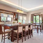 Villa Zissis & Pool 5min Drive To