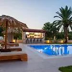 Villa Zissis & Pool 5min Drive To