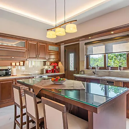 Villa Zissis & Pool 5min Drive To *