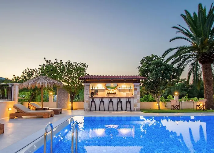Villa Zissis & Pool 5min Drive To