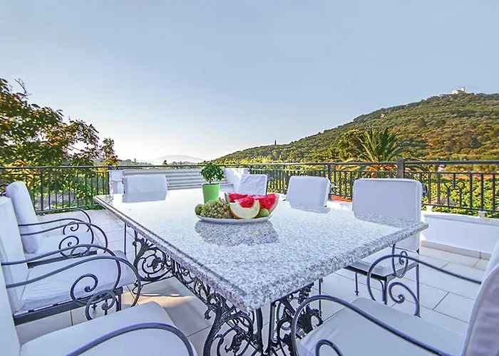 Villa Zissis & Pool 5min Drive To