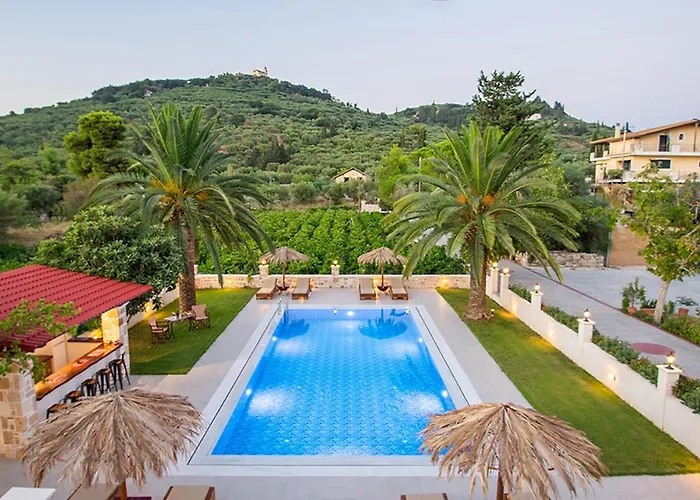Zissis & Pool 5min Drive To